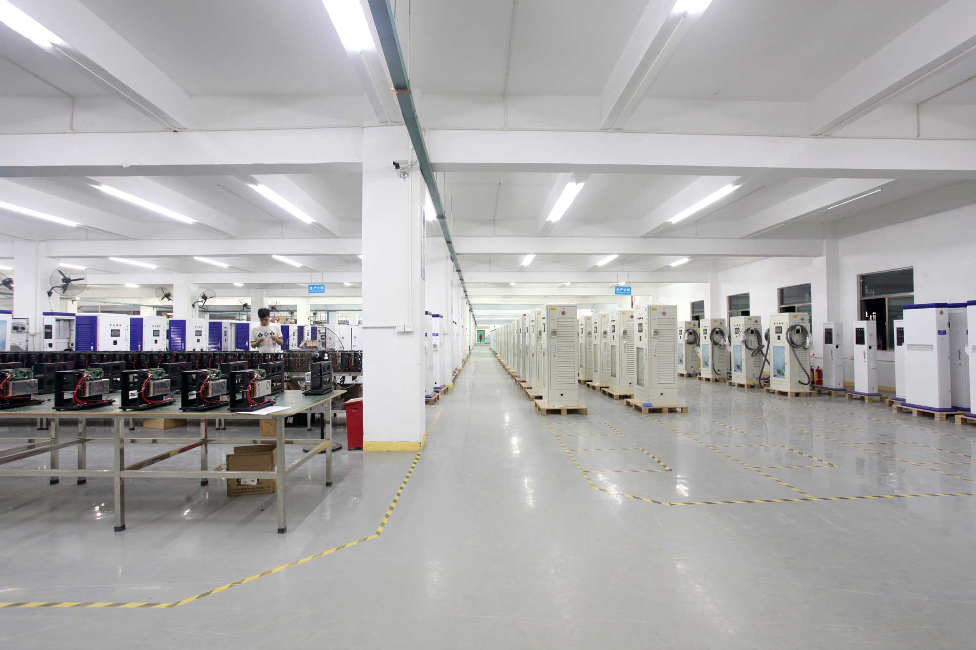 充電樁車間實物展示(圖1)