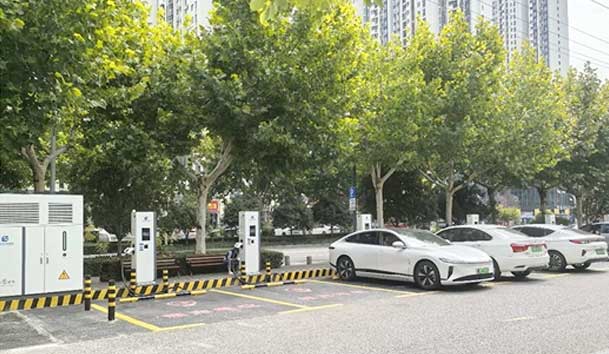 宜昌首批全液冷超充站投入運(yùn)營(yíng)，鴻嘉利助力高質(zhì)量充電基礎(chǔ)設(shè)施建設(shè)(圖1)