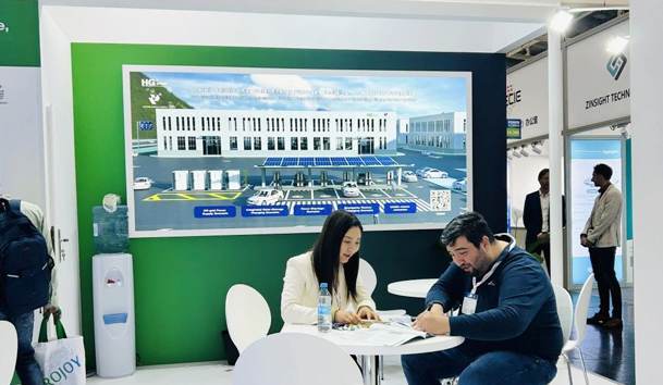 開(kāi)拓歐洲市場(chǎng)新篇章！鴻嘉利攜光儲(chǔ)充一體化整體解決方案閃耀慕尼黑(圖3)